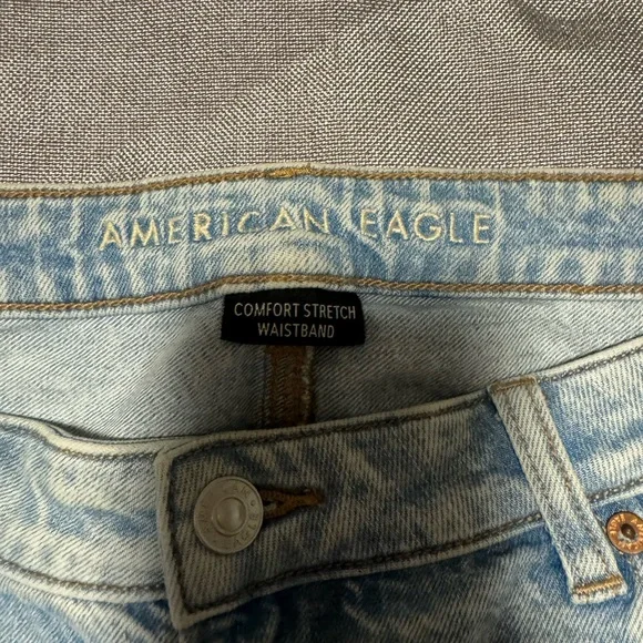 American Eagle Outfitters Light Blue Distressed Jeans - Picture 3 of 5
